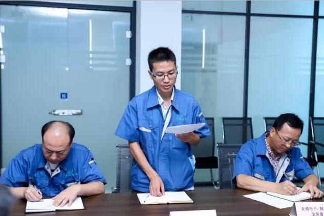 大連金通電子有限公司各部門負責(zé)人依次發(fā)言，介紹自己在管理中遇到的困惑