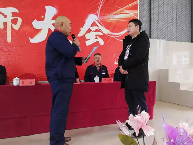 各部門負責(zé)人向公司現(xiàn)場承諾業(yè)績指標(biāo)