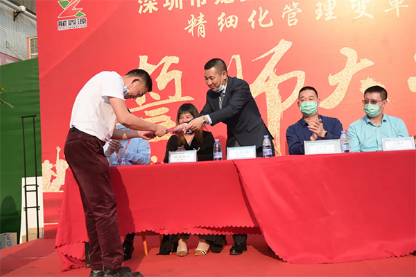 各部門負責人現(xiàn)場承諾，并將《管理變革承諾書》呈交公司總經(jīng)理